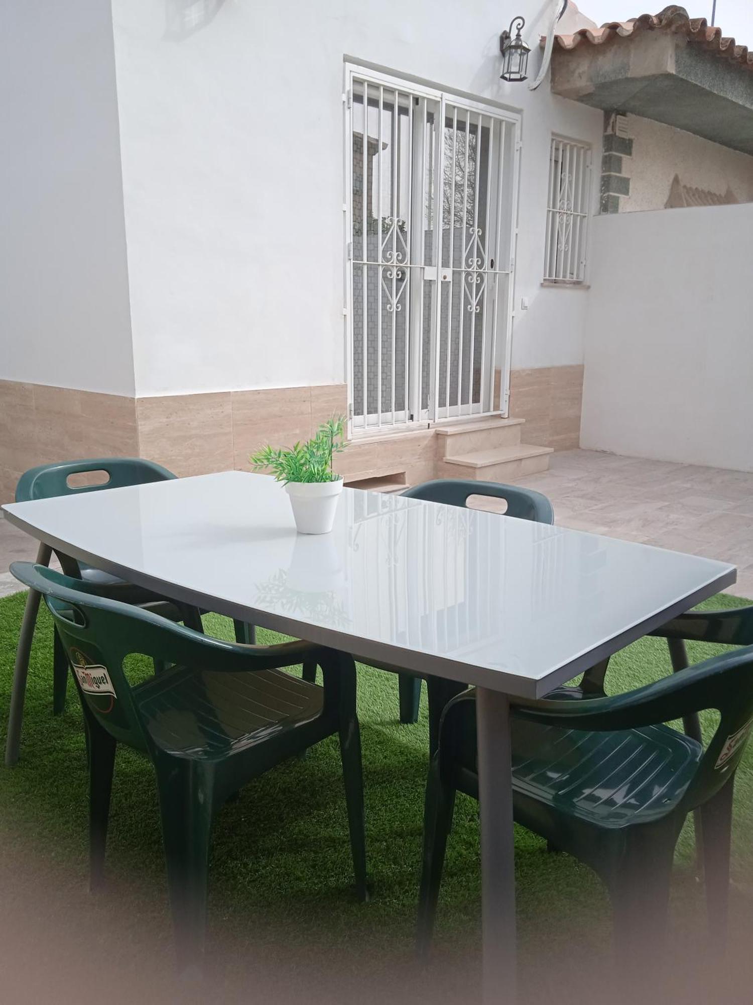 Casa En Jerez Con Patio Cerca De La Playa Y De La Sierra Vakantiehuis Jerez de la Frontera